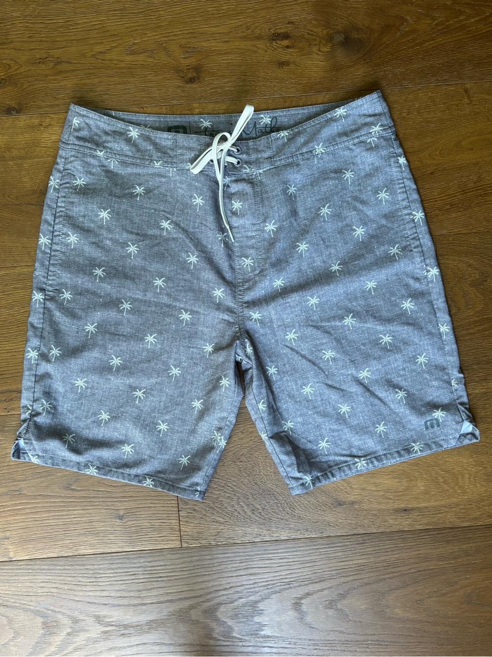 Travis Mathew Board Shorts Gray w/Palm Print 34 Men's Swim Trunks 9" Inseam